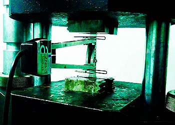 Laboratório de ensaios mecânicos e materiais Laboratório de ensaios mecânicos e materiais