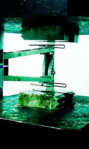 Laboratório de ensaios mecânicos e metalográficos Laboratório de ensaios mecânicos e metalográficos