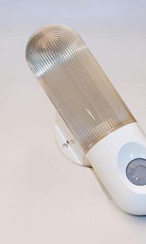 luminária inteligente universal com sensor de presença luminária inteligente universal com sensor de presença