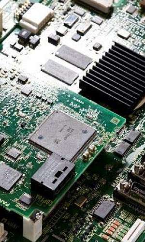 Manutenção de máquinas cnc Manutenção de máquinas cnc