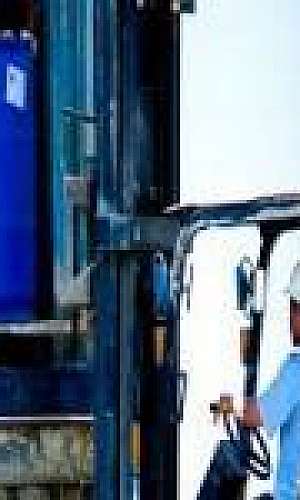 Produto para limpeza e tratamento de alumínio Produto para limpeza e tratamento de alumínio